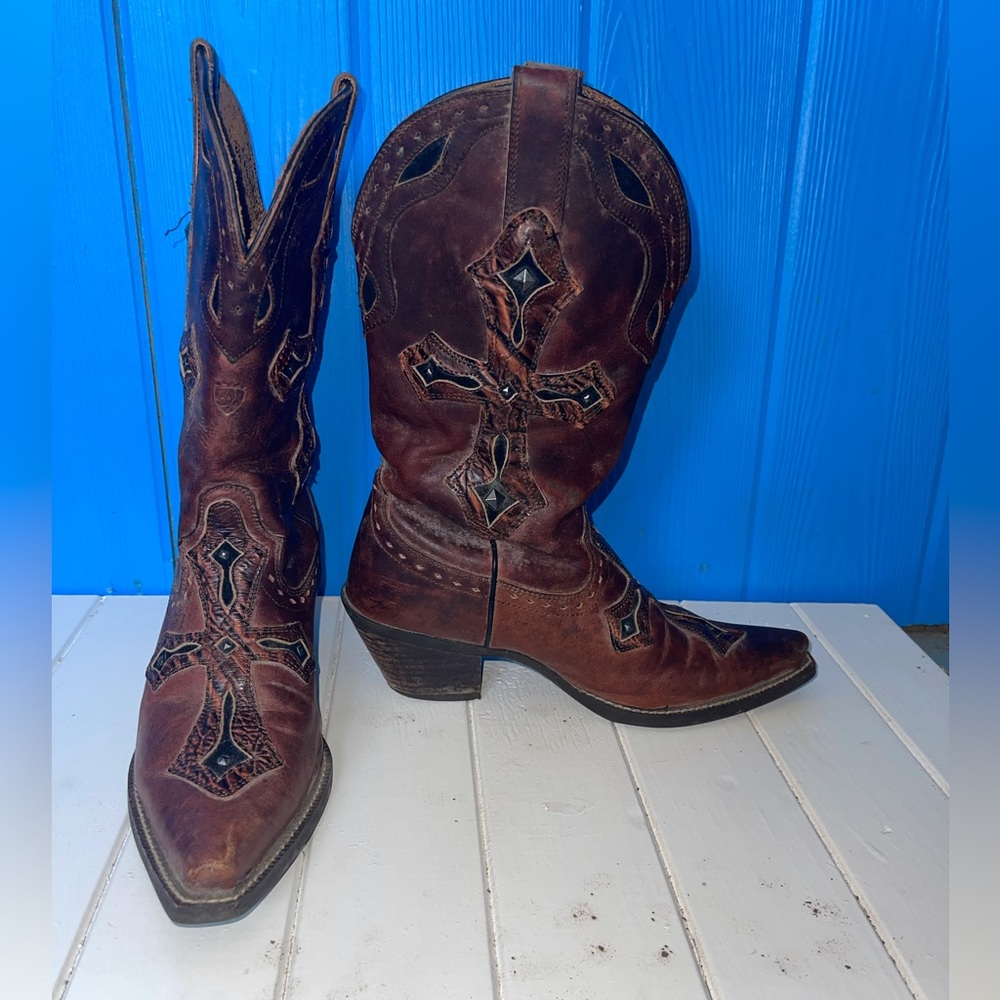 Ariat black and brown studded cross cowboy boots. - Picture 3 of 6